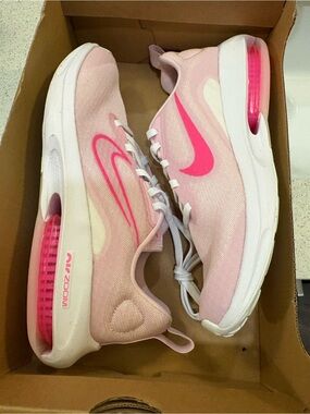 NWT Nike Womens Air Zoom Arcadia 2 GS 'Pink Foam Hyper Pink' sneakers. Size 8.5